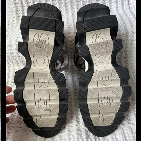 Sorel kinetic impact sandals size 9 - Picture 4 of 8